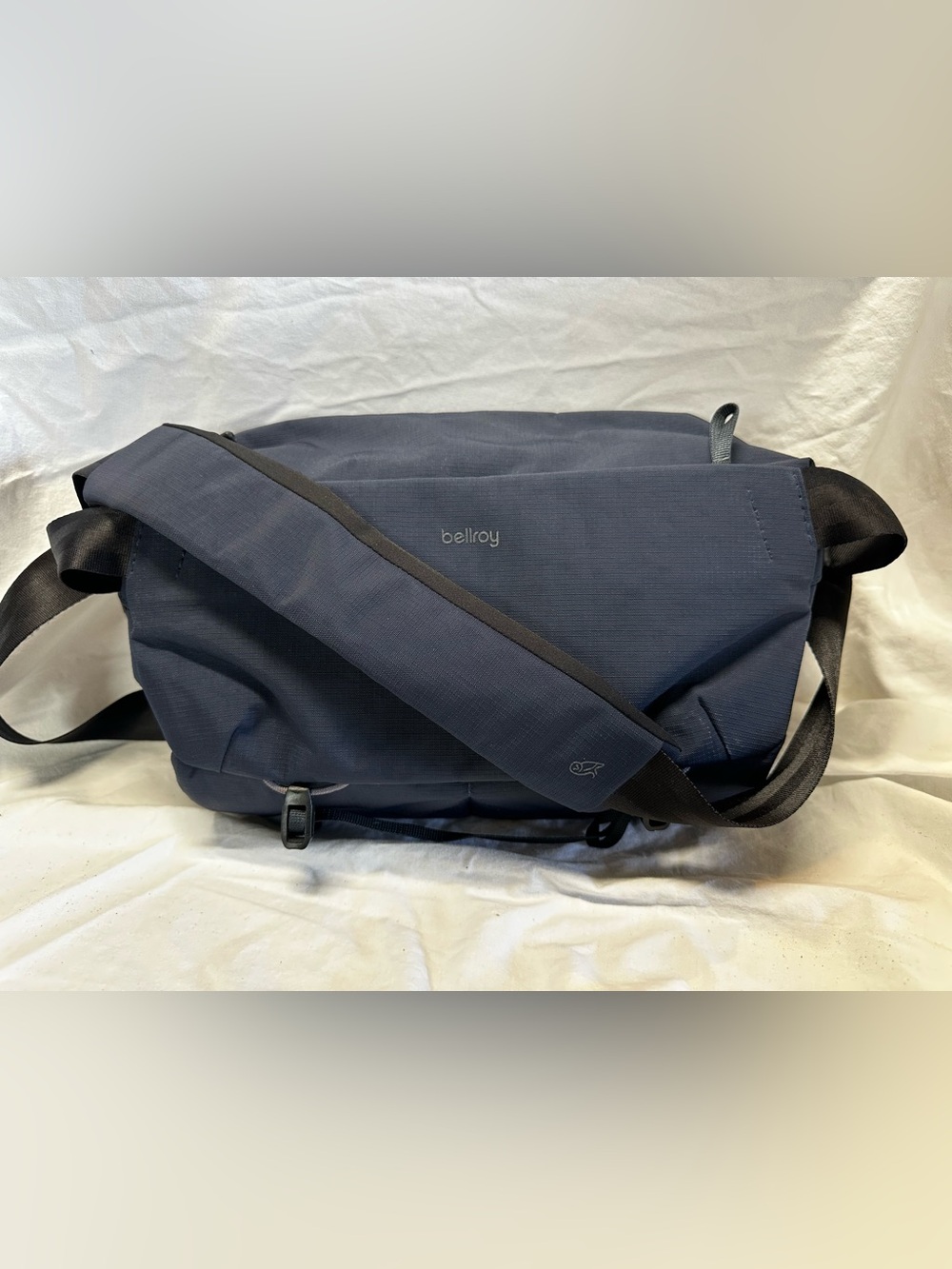 Bellroy Venture Sling 10L Camera Edition - Navy 
Mint condition